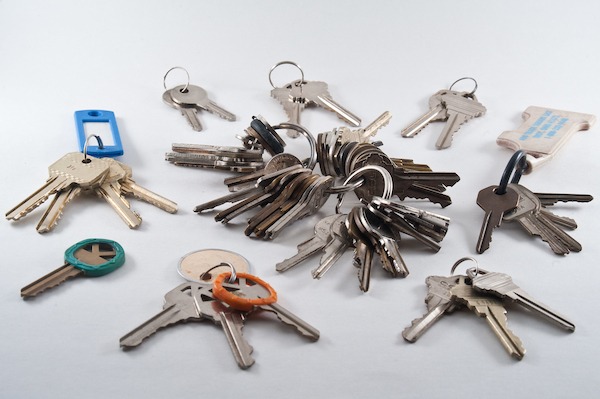 A photo of a set of keys.